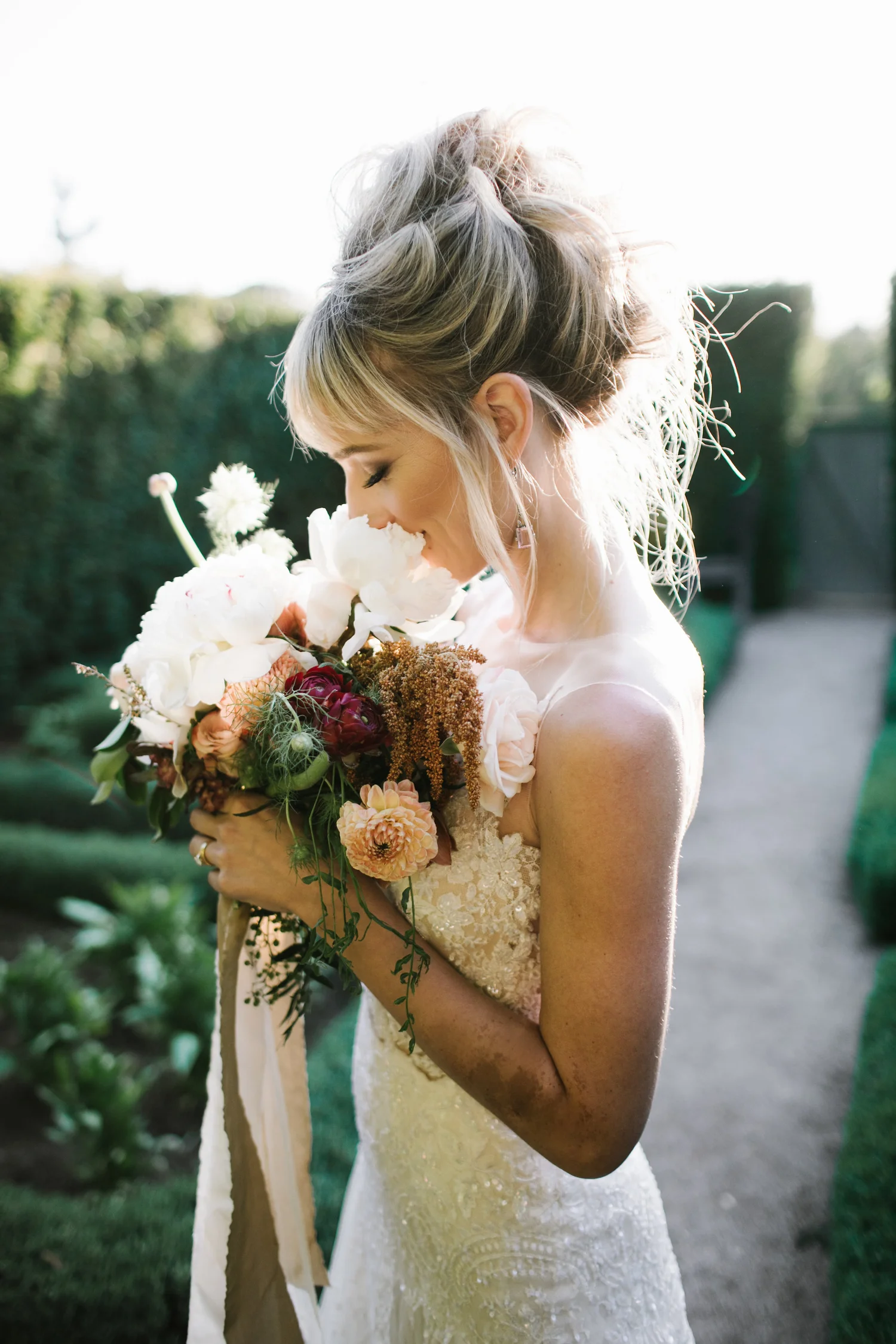 Bride with a textured European-garden bouquet