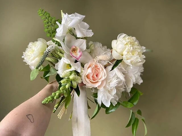 Ivory and blush bridal bouquet